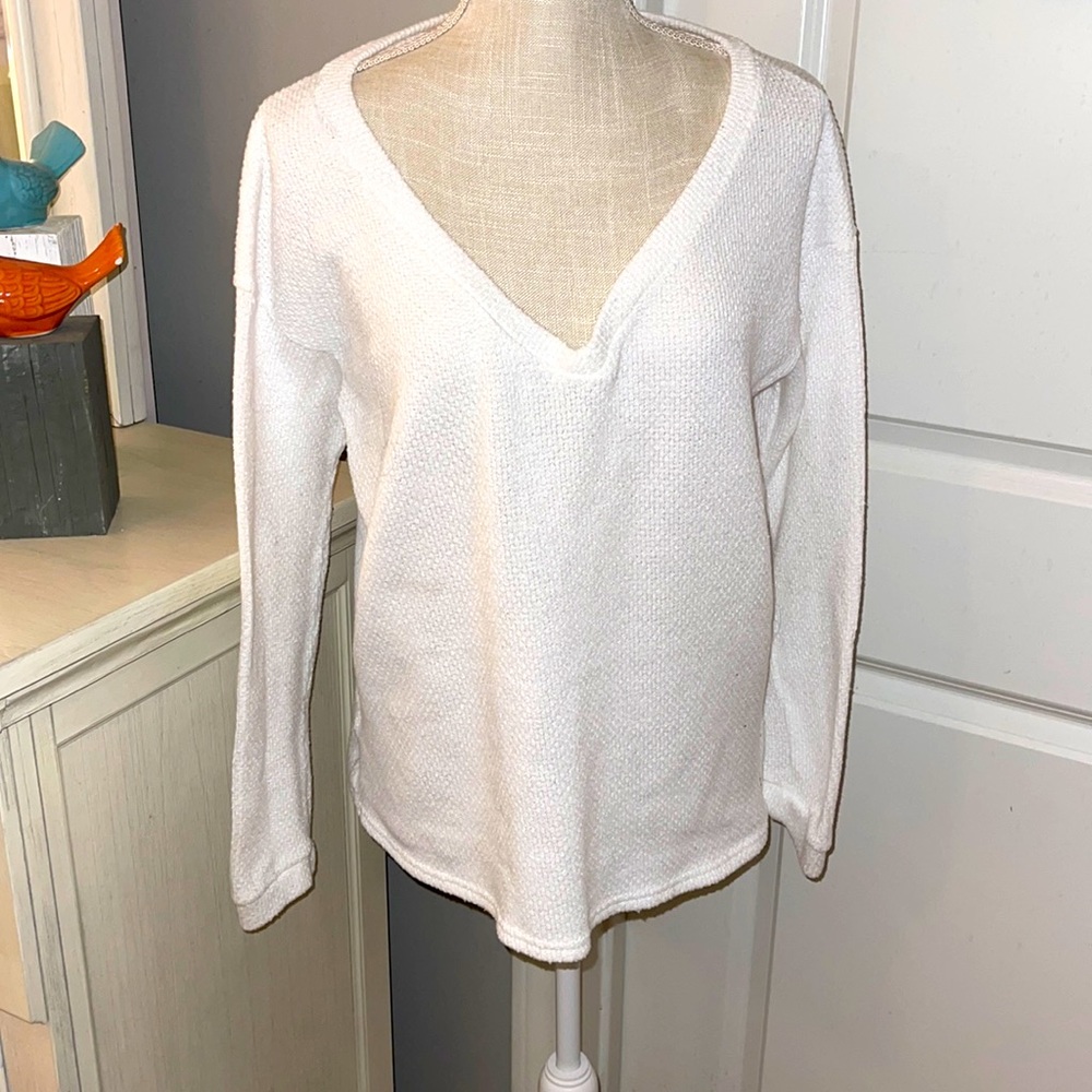 Ivory chenille v neck sweater, lightweight, unbranded, size XL, true to size EUC